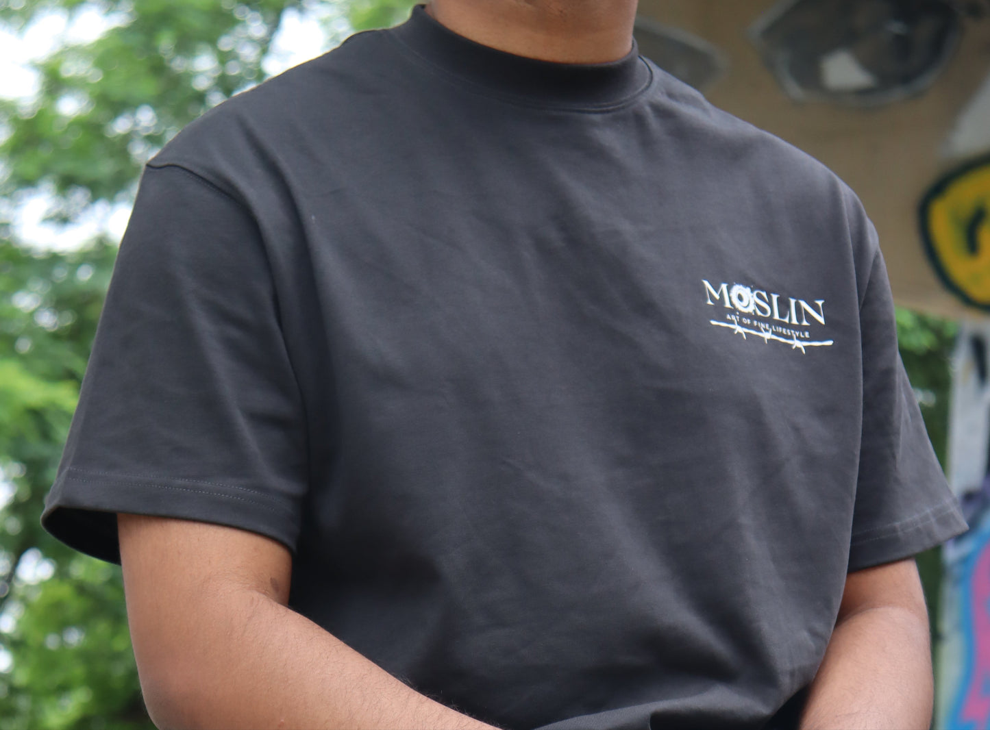 Moslin Signature Tee – Noir Impact